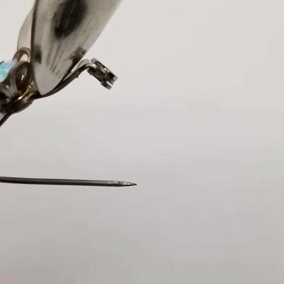 silver tone dogwood flower brooch with AB rhinestone - Picture 5 of 5